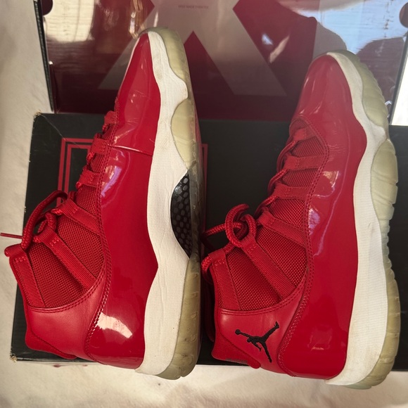 Nike Air Jordan 11’s Retro Red Shoes 9.5 - Picture 5 of 13